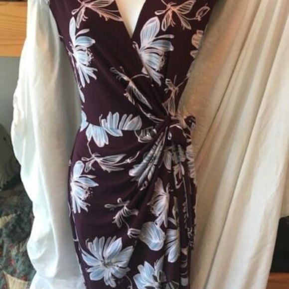 Lark & Ro * PLUM White BLUE FLORAL Cap Slv WRAP DRESS * Work / Date * NWOT * XS - Picture 2 of 12